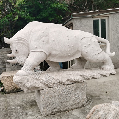 中益雕塑 匠心打造的石雕犀牛，為園林景觀注入自然野趣